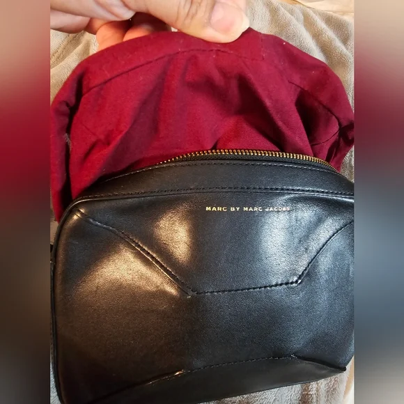 Marc Jacobs Hands Off Alex Black Leather Crossbody EUC - Picture 5 of 16